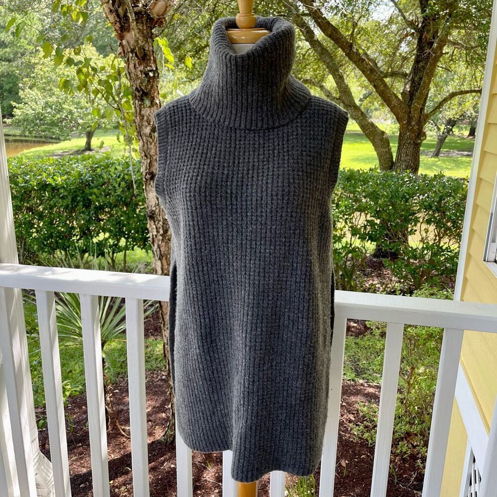 Epoque Evolution Sleeveless Turtleneck Sweater Vest